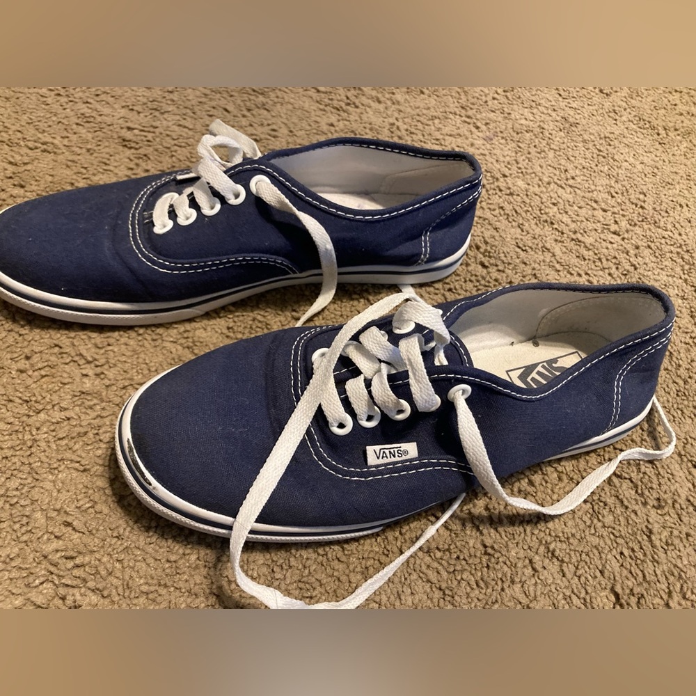 navy blue vans in excellent condition.  womens 8 or mens 6.5